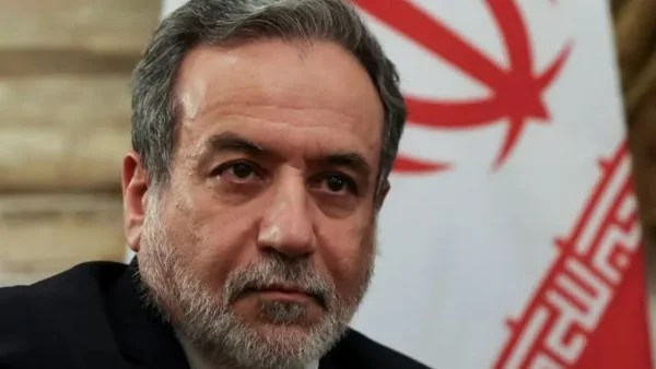 وزير الخارجية الإيراني ينتقد إلغاء مشاركته في دافوس