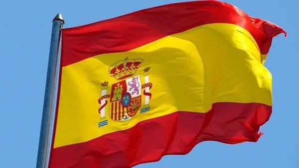 دبابات إسرائيلية تهاجم القوات الإسبانية في لبنان