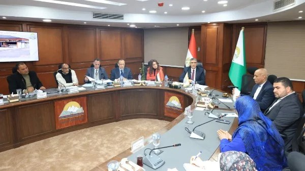 لقاء أسبوعي لمحافظ الجيزة لبحث شكاوى المواطنين