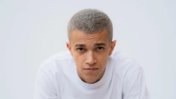 يزن عيد ينضم لبطولة "صحاب الأرض" إلى جانب منة شلبي وإياد نصار