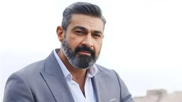 ياسر جلال يوضح حقيقة إهداء سيارة مرسيدس لابنته