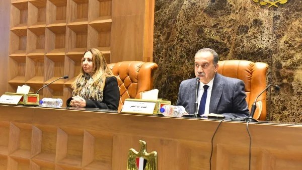 جلسة تفاعلية في أسيوط حول الرقمنة والذكاء الاصطناعي