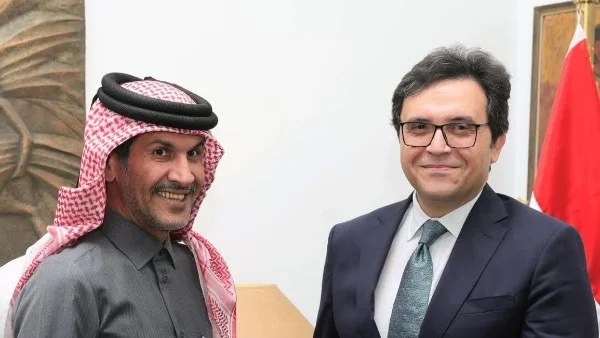 وزير الثقافة يلتقي سفير قطر لتعزيز التعاون الثقافي