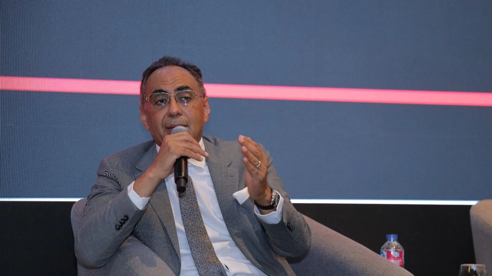 سري الدين: تعهد بالانتظام في سداد رواتب العاملين بجريدة الوفد