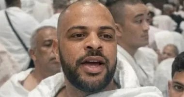 شاب أردني يستعيد نطقه أمام الكعبة المشرفة