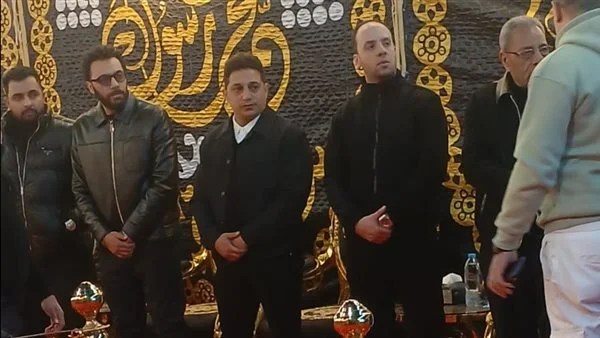 رضا البحراوي ينهار في عزاء والدته بطنطا