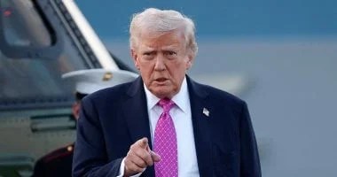 ترامب: قوة عسكرية أمريكية تتجه نحو إيران