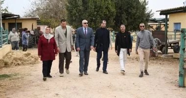 تفقد رئيس جامعة قناة السويس لمزرعة الطب البيطري