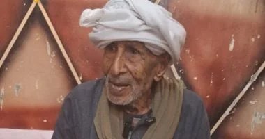 إدريس يتحدى الأمية في سن الـ90