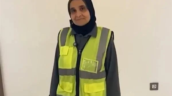 عاملة نظافة الأهرامات تروي تفاصيل رحلتها مع السياح