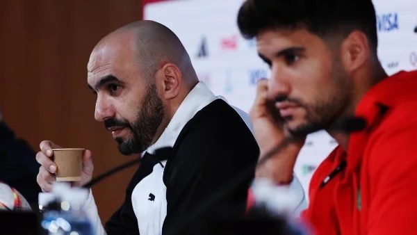 الركراكي يشيد بالجماهير ويدافع عن كرة القدم الإفريقية