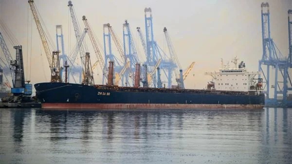 ميناء دمياط يستقبل سفينة صب جاف بحمولة 138 ألف طن