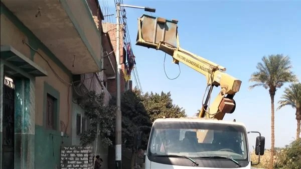 صيانة كشافات إنارة بقرية صنبو في ديروط