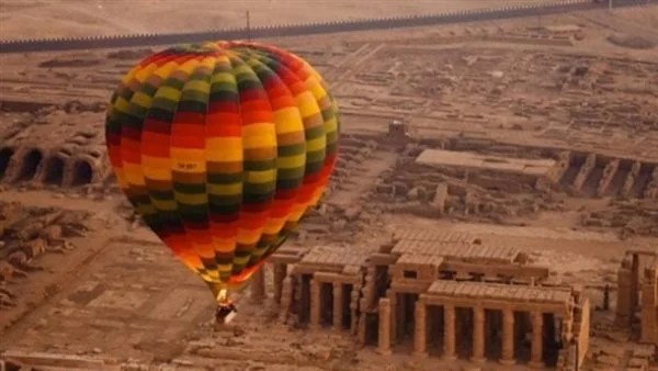 إيقاف رحلات البالون الطائر في الأقصر بسبب الرياح