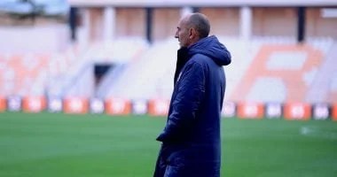 يورتشيتش والشناوي يفحصان ملعب مباراة بيراميدز أمام نهضة بركان