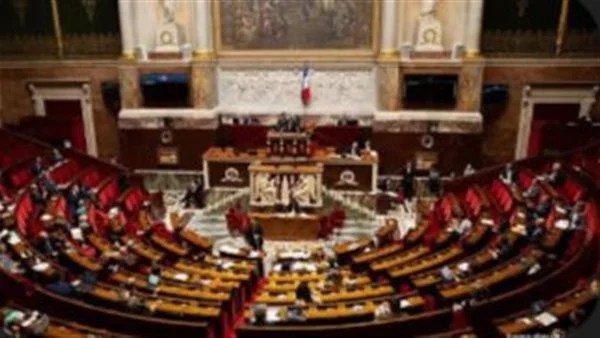 الحكومة الفرنسية تنجو من تصويت سحب الثقة بفارق 19 صوتًا