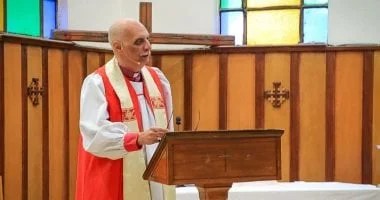 رئيس الكنيسة الأسقفية يرأس قداساً بكلية اللاهوت