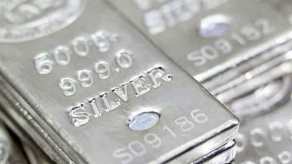 الفضة تصل إلى 100 دولار للأوقية للمرة الأولى