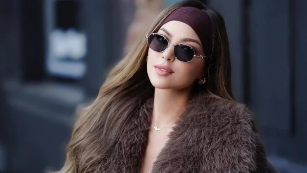 ميرنا جميل تعيش الأجواء الشتوية بإطلالة مميزة