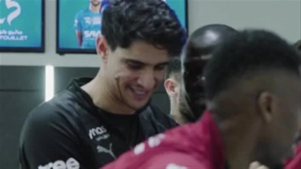 الهلال يحتفل بكوليبالي بعد تتويجه بأمم إفريقيا