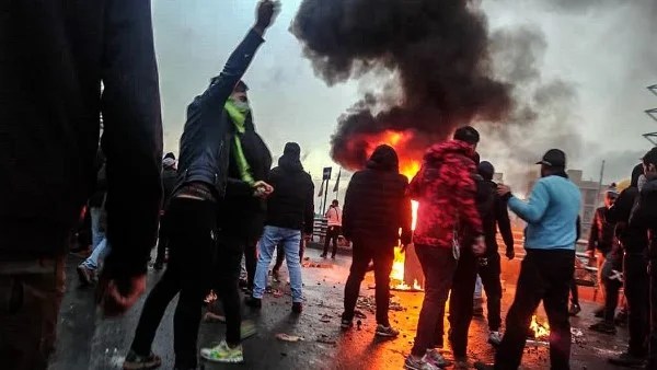 مقتل 2403 متظاهرين في إيران واعتقال 18137 شخصًا