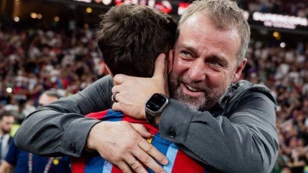 فليك يرفض رحيل باردجي ويؤكد على مستقبله مع برشلونة