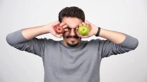 أطعمة مفيدة لصحة العين وتحسين النظر