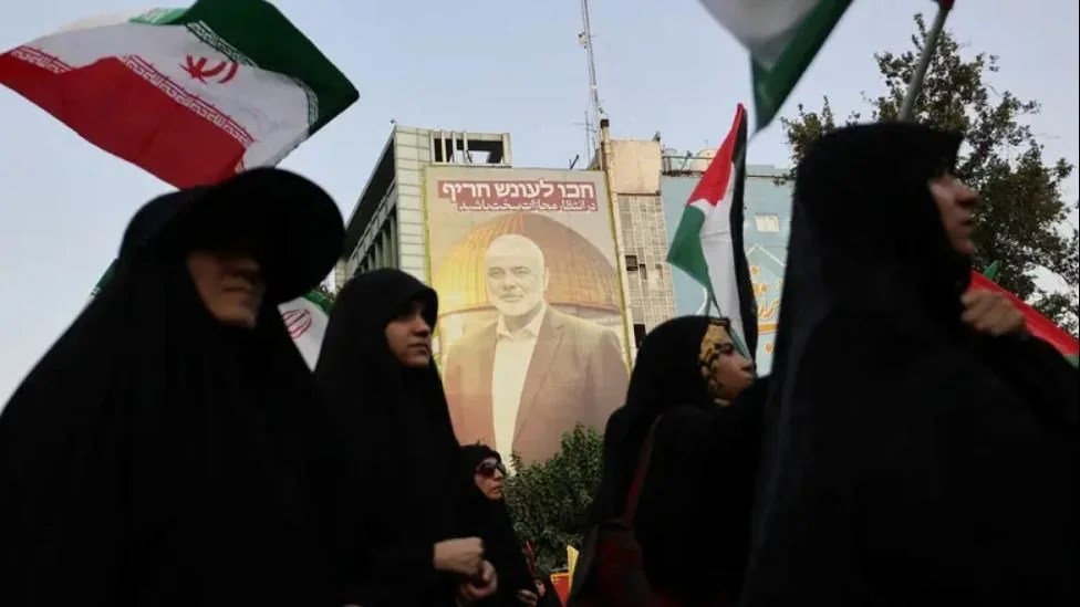 الخارجية الأمريكية توصي رعاياها بمغادرة إيران