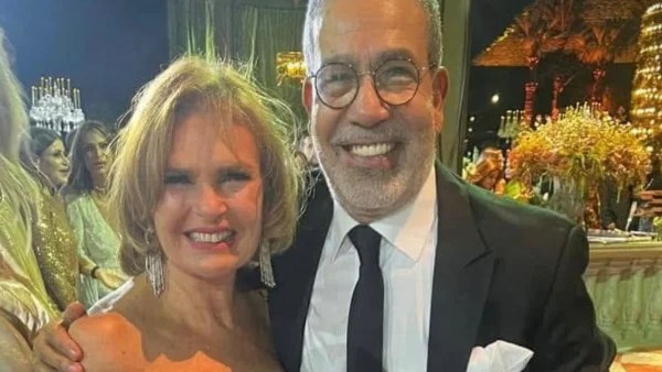 يسرا تهنئ مدحت العدل بعيد ميلاده