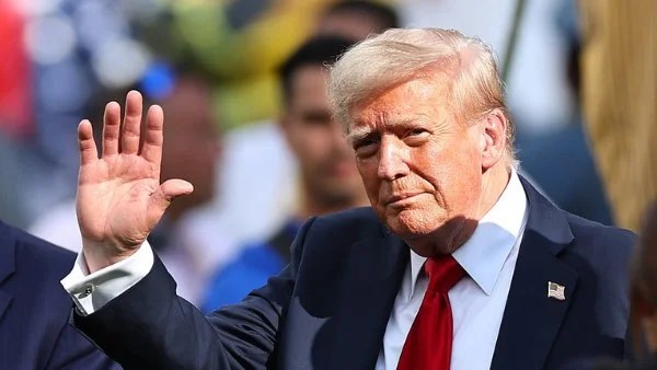 ترامب يتعرض لانتقاد خلال زيارة لمصنع فورد في ميشيغان