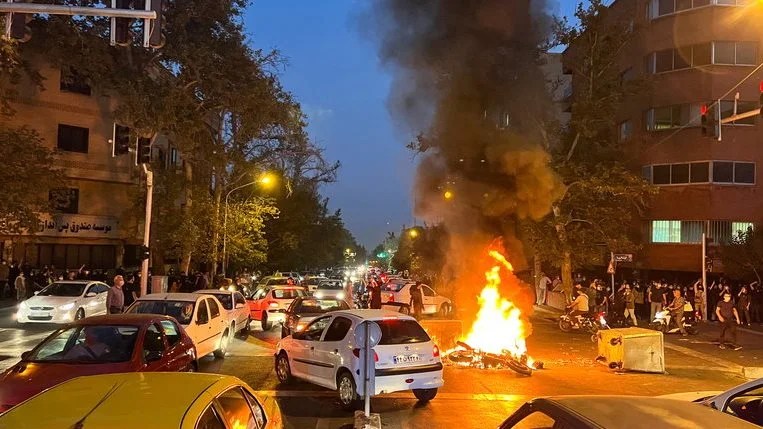 بلجيكا تستدعي السفير الإيراني بسبب قمع المحتجين