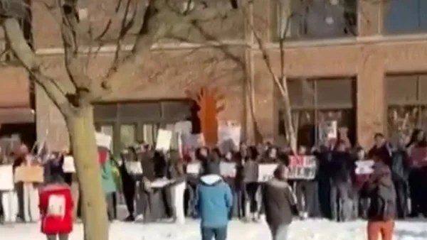 استمرار الاحتجاجات في مينيسوتا بعد حادثة إطلاق نار