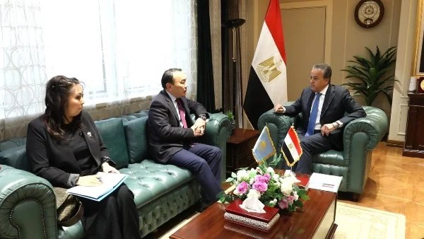 وزير الصحة يلتقي سفير كازاخستان لتعزيز التعاون الصحي