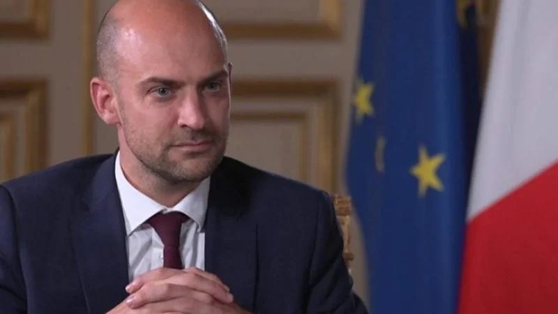 فرنسا تطالب أمريكا بوقف الابتزاز حول جرينلاند