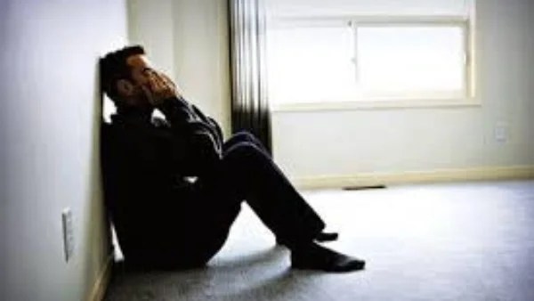 زوجة تطلب الخلع بسبب اتهامات لزوجها بالضعف