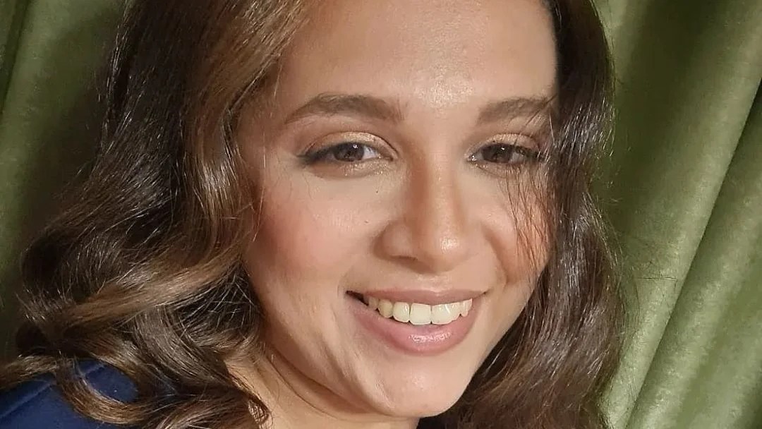 رحمة أحمد تستعرض موهبتها الغنائية في فيديو جديد