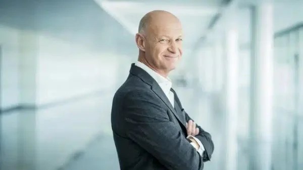 تعيين يوست لامرز رئيسًا لمجلس المطارات الدولي