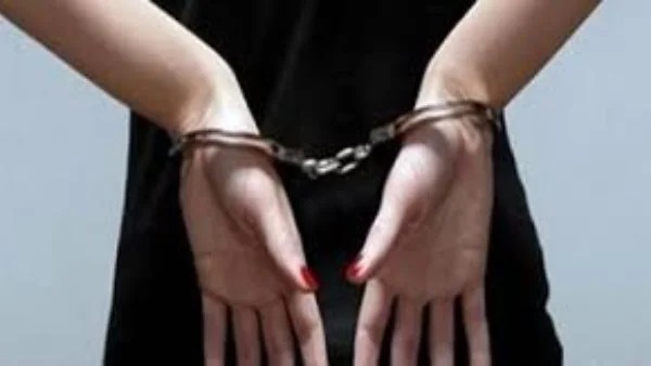 انتحال صفة طبيبة بسوهاج: تفاصيل القبض على مركز تجميل وهمي