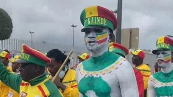 وصول الفرقة السنغالية لمؤازرة منتخبها بطنجة