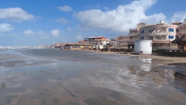 أمطار غزيرة تؤثر على حركة الصيد في دمياط