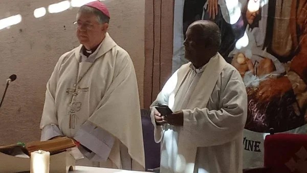 المطران لوراتي يرأس قداس القلب الأقدس بالسكاكيني