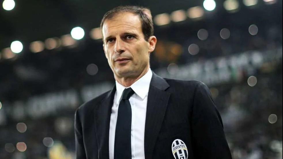 مدرب ميلان يحمل شعلة الأولمبياد الشتوي وسط جدل