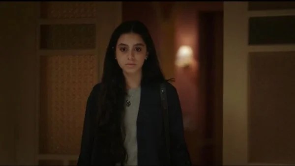 يعاني "تيا" من مرض غير معلن في مسلسل ميدترم