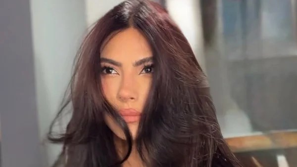 إطلالة شتوية مدهشة لهدى المفتي بالفرو