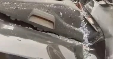 سقوط تندة حديدية يسبب تلف سيارات بالعاشر من رمضان