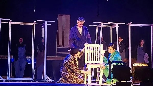 عروض نوادي المسرح بالإسماعيلية: تأثير جانبي وليلة برد