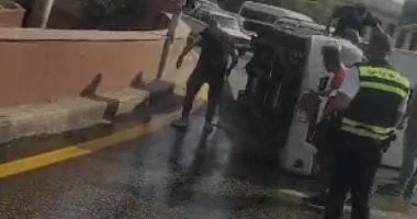 انقلاب سيارة يكشف حيازة سلاح ناري بحدائق أكتوبر