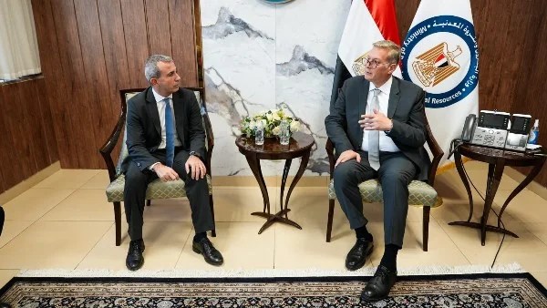 وزير البترول يلتقي وفدًا من إيني الإيطالية لتعزيز الإنتاج