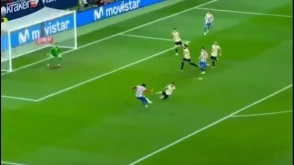 لوكمان يسجل الهدف الثالث لأتلتيكو أمام برشلونة