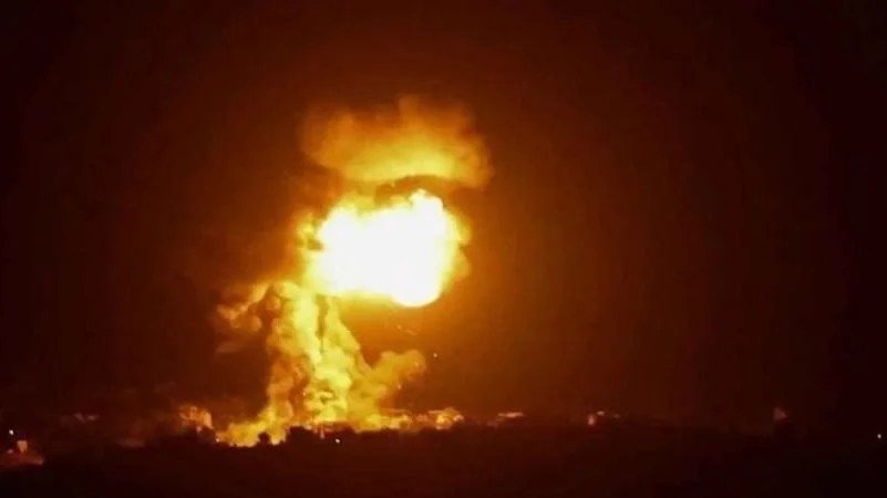 غارة إسرائيلية تستهدف عنصرًا من حزب الله بجنوب لبنان